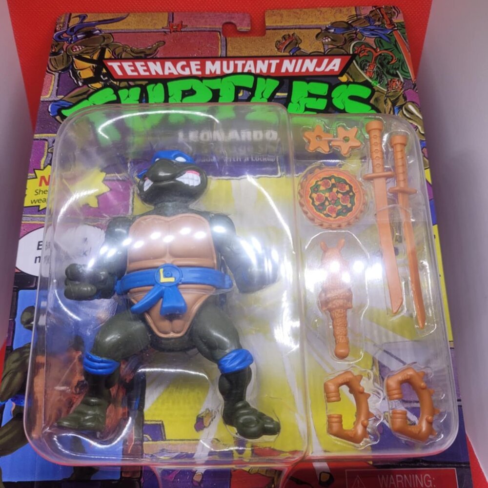 NEW Teenage Mutant Ninja Turtles 4” Classic Storage Shell Leonardo Action Figure